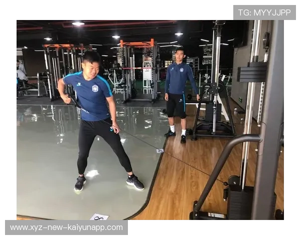 体能训练：赛季中体能保存与轮换策略解析，体能储备一般要多久